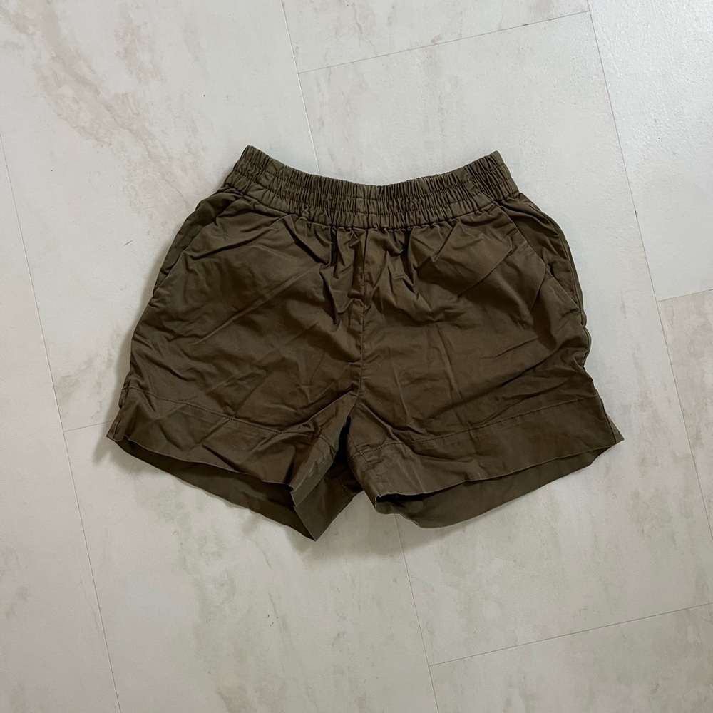 Everlane twill shorts size 00 green